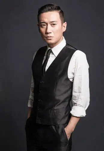 徐洪浩黑风衣写真曝光再现上海滩风范