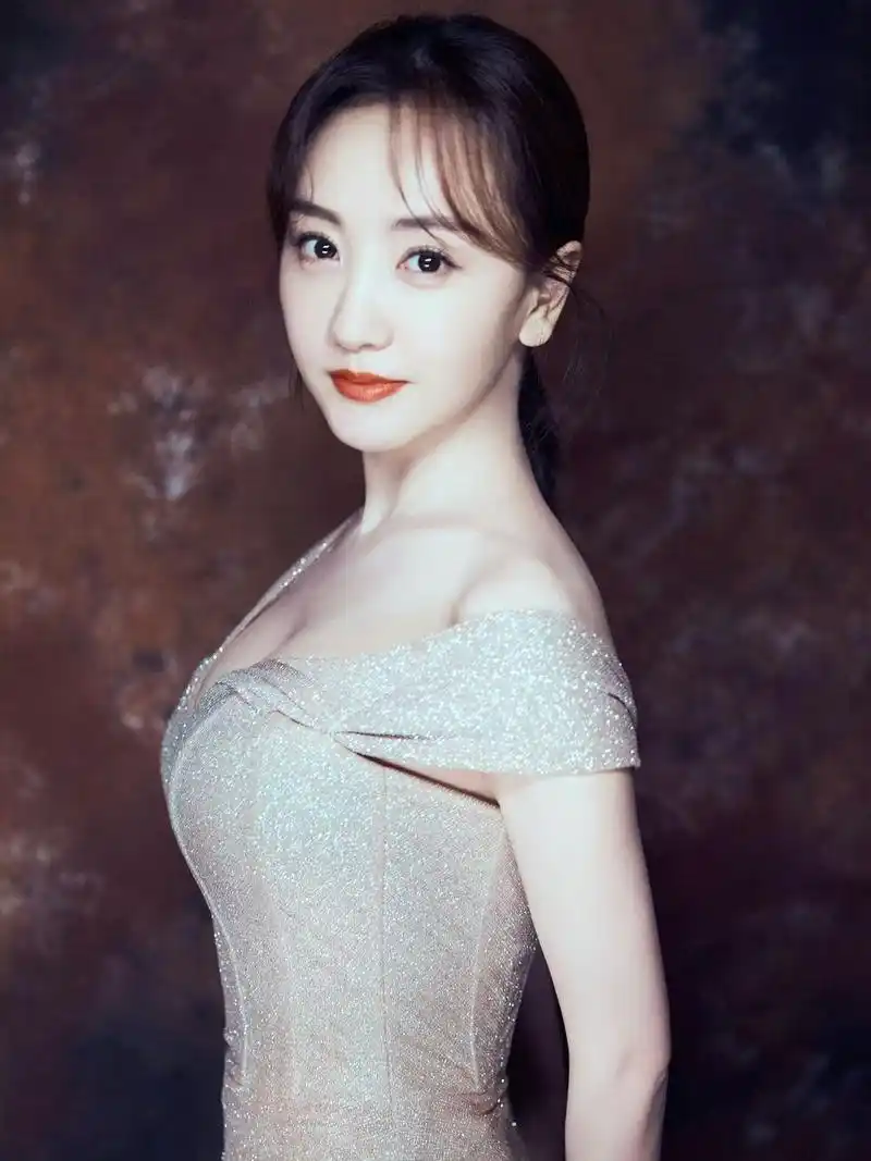 杨蓉|谁能想到蓉妹42岁了,身材嘎嘎好05杨蓉身材上热搜了,美女姐姐