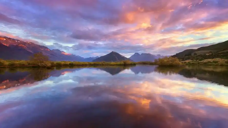 蒂阿瑙湖仙境风光高清桌面壁纸