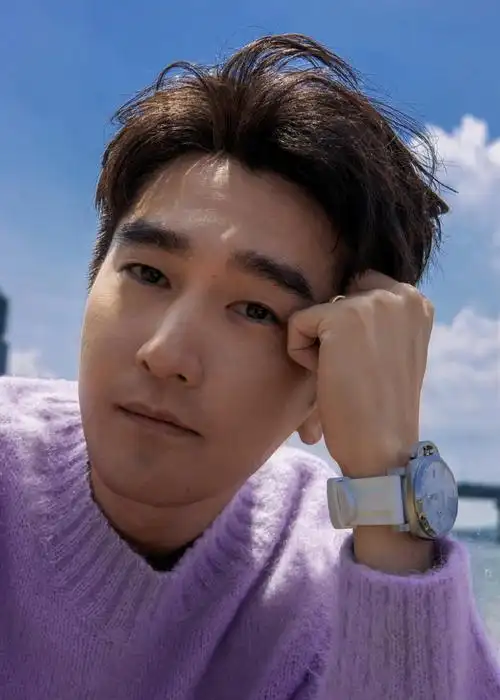 赵又廷松弛感海边随拍##0925赵又廷生日快乐##秋日有fun