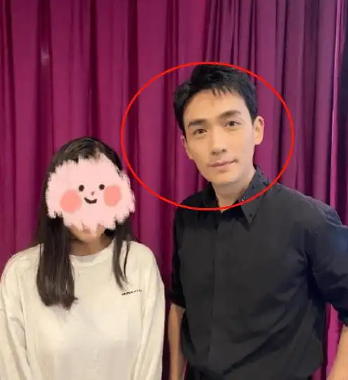 朱一龙隐婚事件后现身校庆,生图状态很真实,脱粉站姐尬黑实锤了_龙的