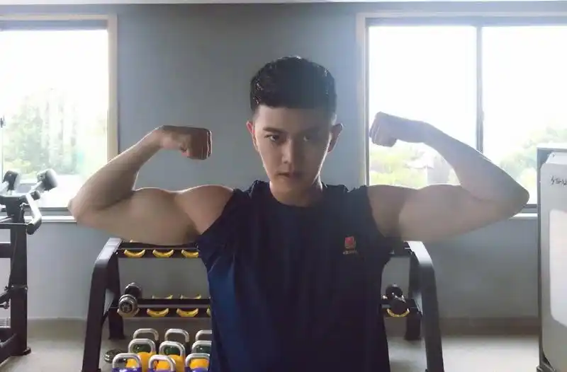 原创锦衣之下陆绎胳膊无力要今夏喂药可你品任嘉伦这身腱子肉