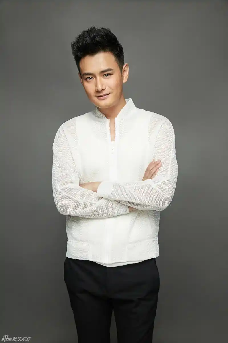 组图:王雨最新大片曝光 大气彰显绅士的品格