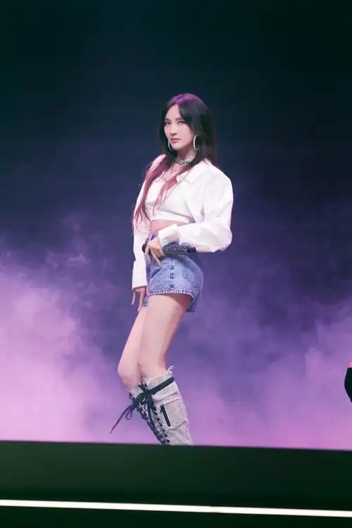 耀启新程 美自成光#女性的美不止有一种模样,孟佳的舞台真的很有态度