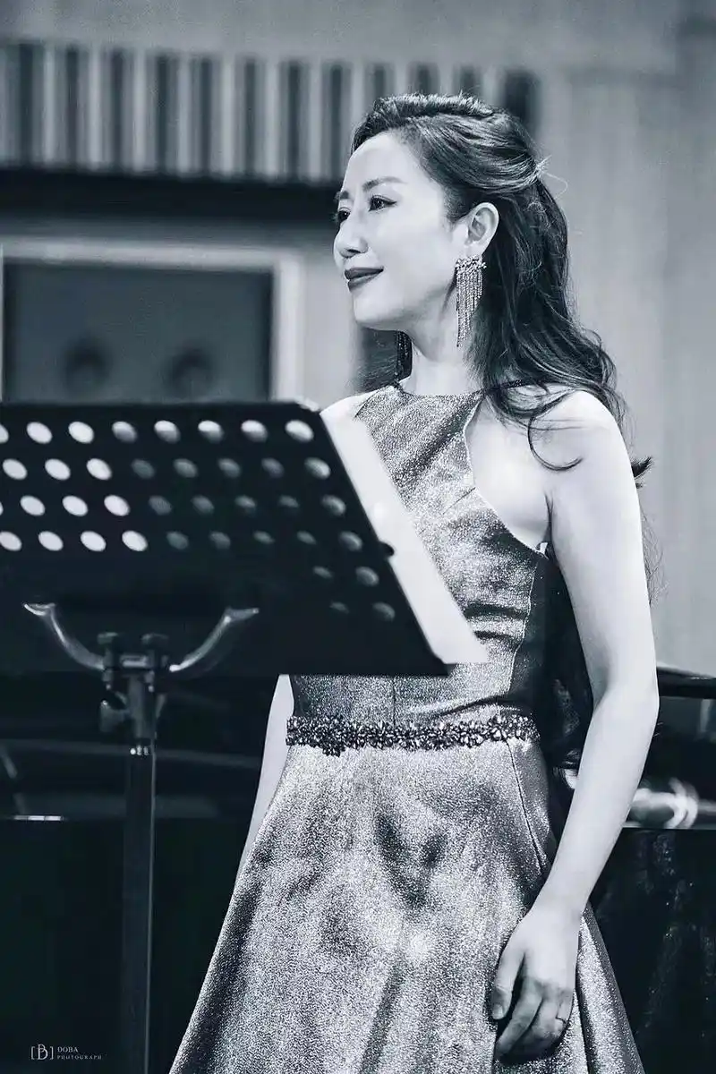 这次音乐会的照片好喜欢,感谢摄影师.#女高音 #美声唱法 # - 抖音