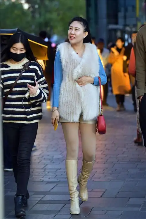 保暖时尚的长靴,冬天穿着温暖又显得简约大方,还能搭配出气质