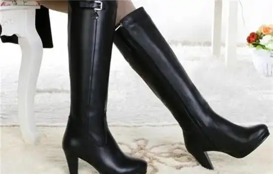 首页 靴子梨形身材是可以穿长靴的,但是外套必须选择长款的外套,一有