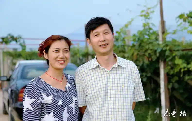 标题:夫妻恩爱比蜜甜