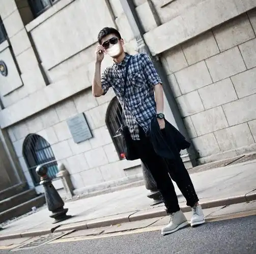 本人22岁,男 身高175 110斤 皮肤偏黑,希望各位达人给我点夏季穿着