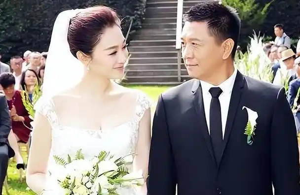 壁纸 婚纱 婚纱照 剧照 视频截图 640_417