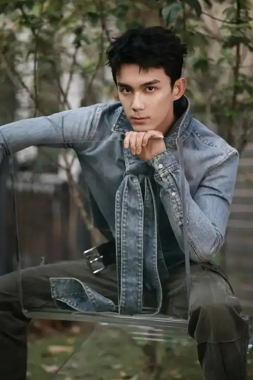 帅气演员吴磊最新线下活动造型图出炉啦生图太帅啦