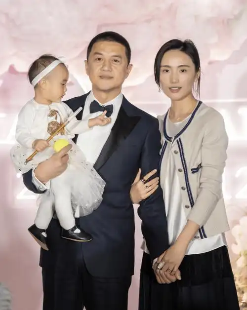 海哈金喜欲直播带货遭李亚鹏反对,埋怨对方大男子主义,被嘲太假