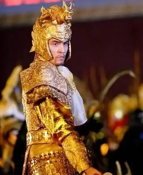 《菊花台》是方文山作词,钟兴民编曲,周杰伦作曲并演唱的歌曲.