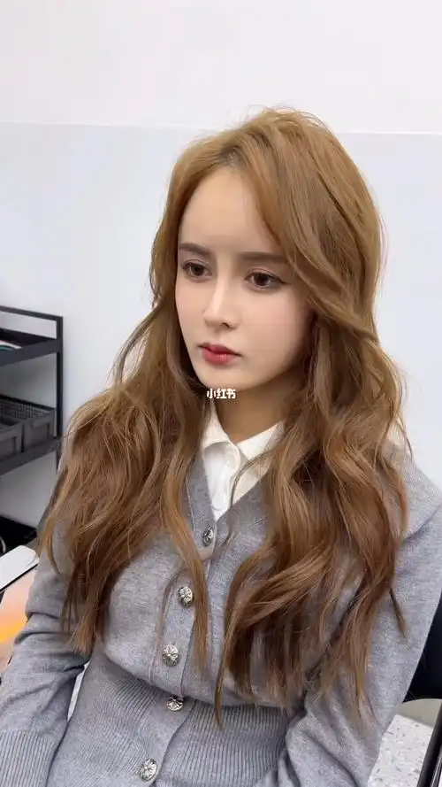 2021最火秋冬发色亚麻色