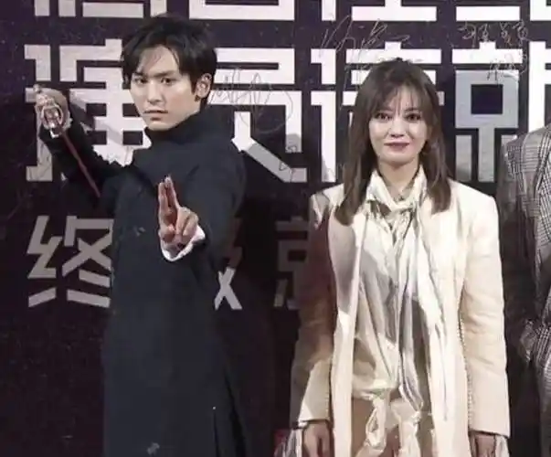 赵薇疑受张哲瀚事件牵连网曝杂志封面被撤刊网友怒骂滚出中国