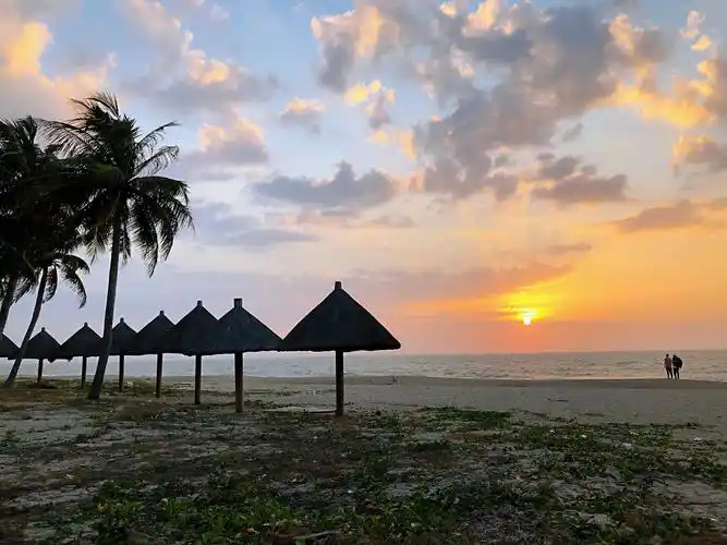 这是到海边拍的日落美景.据说这个海湾是最佳日落观赏点.