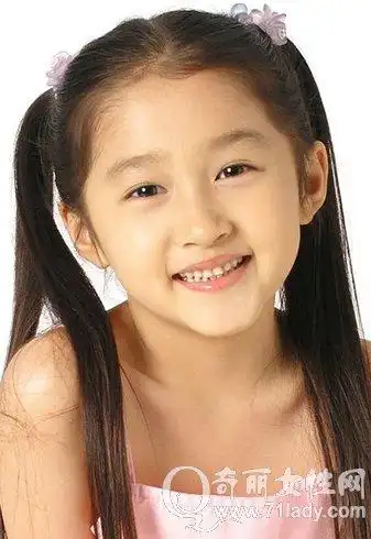 关晓彤身高170cm 关晓彤个人资料      关晓彤是中国著名童星,出生于