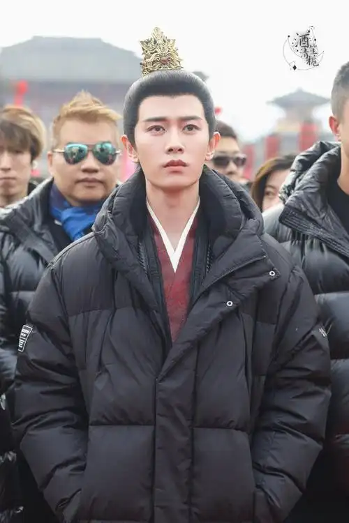 任嘉伦凤凰台上