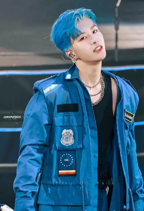 范丞丞渐变蓝发色