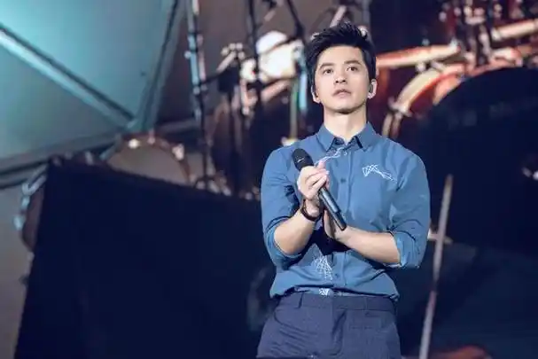 林更新考博成功,内娱又添学霸,除了他娱乐圈竟然还有