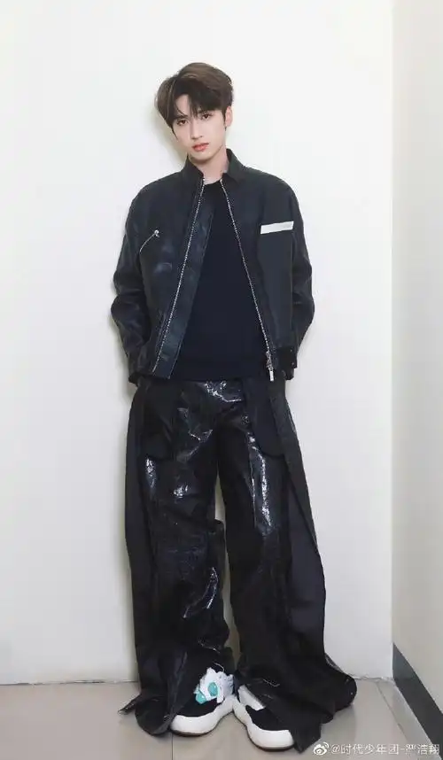 严浩翔夏天穿皮衣皮裤##严浩翔反季节穿搭