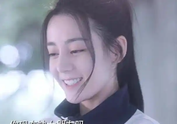 原创迪丽热巴演高中生高马尾搭配校服颜值身材均少女感十足