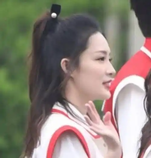 《奔跑吧9》下血本!请来四大女神同台,我却在意蔡徐坤的挑染发色