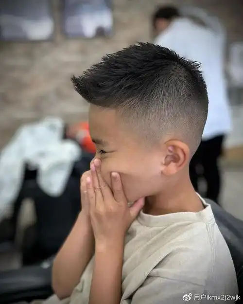 最帅小男孩发型来了,剪完很有型,赶快收藏吧|发型|小男孩|锅盖头_新浪
