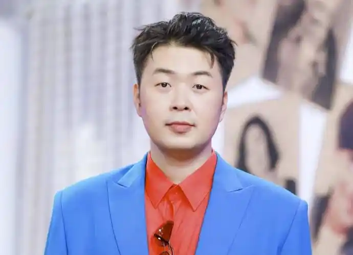 34岁杜海涛近照曝光,瘦一大圈笑容憨厚,发际线后移被嘲秃了_沈梦辰