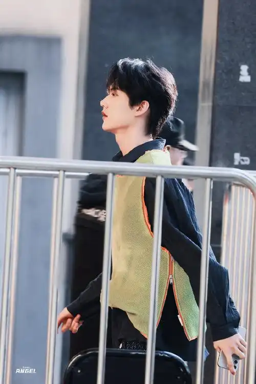 青年演员周柯宇#/#周柯宇新声代音乐人#伟大的侧脸@周柯宇