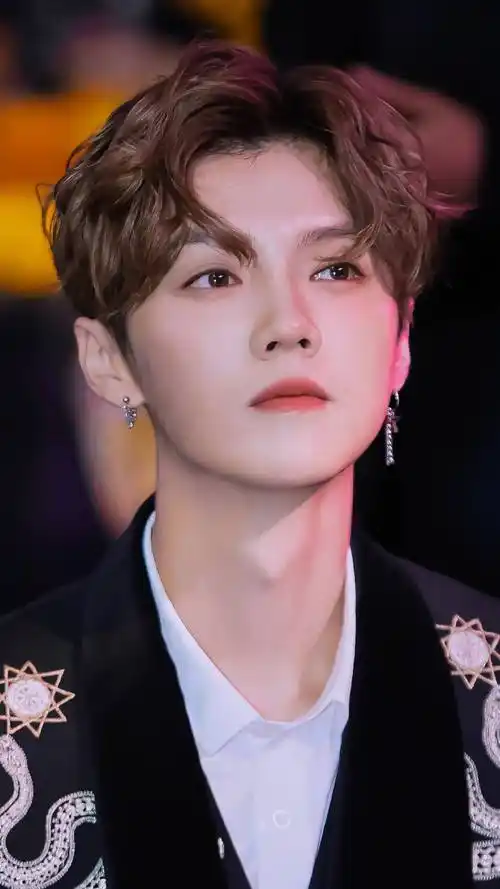 33岁鹿晗素颜生图实现逆生长!