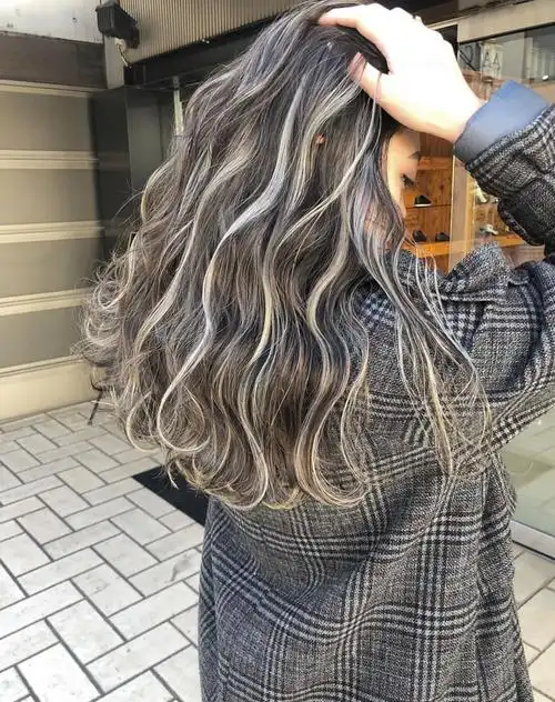 挑染什么颜色好看长发挑染几缕头发的图片大全