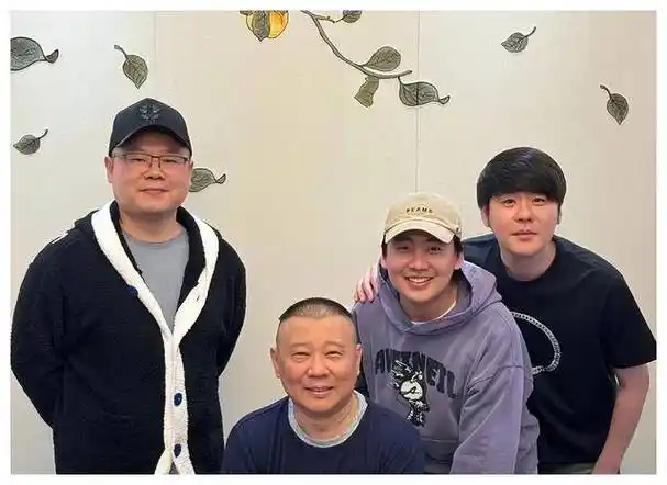 与丈夫郭德纲同框,几月不见师娘瘦了不少_麒麟_照片_网友