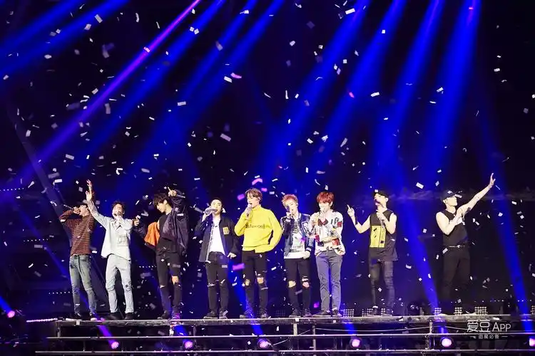 [exo][分享]161128 九位少年构成最美的一幅画 exo三巡台北场梦幻舞台