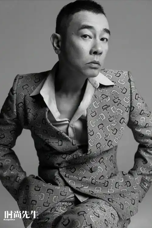 陈小春寸头封面##陈小春时尚先生12月刊封面