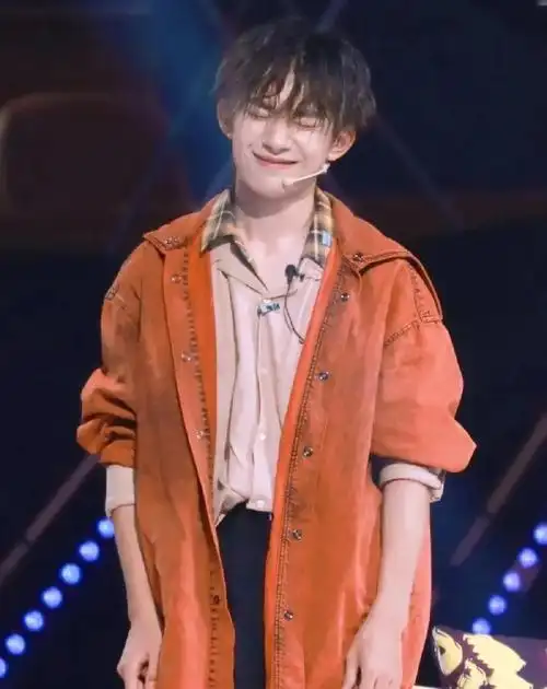 易烊千玺  #易烊千玺未来无界  你的出现让我这破烂不堪的人生开始