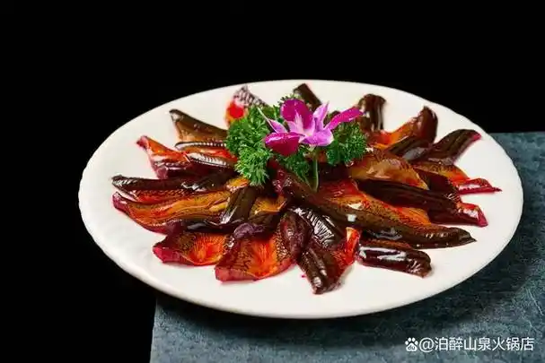 成都特色火锅店推荐:现杀鳝鱼片,味美鲜香,必吃之选!