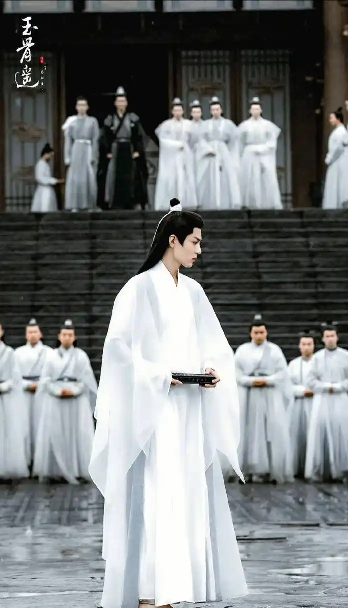 肖战赤脚穿古装不拖地