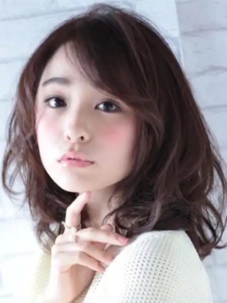 适合国字脸女生的好看发型设计