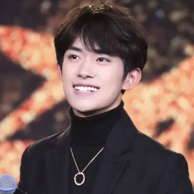 易烊千玺考试头像