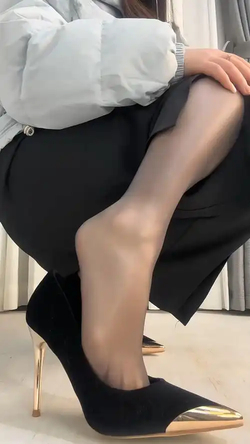 10厘米高跟鞋搭配丝袜