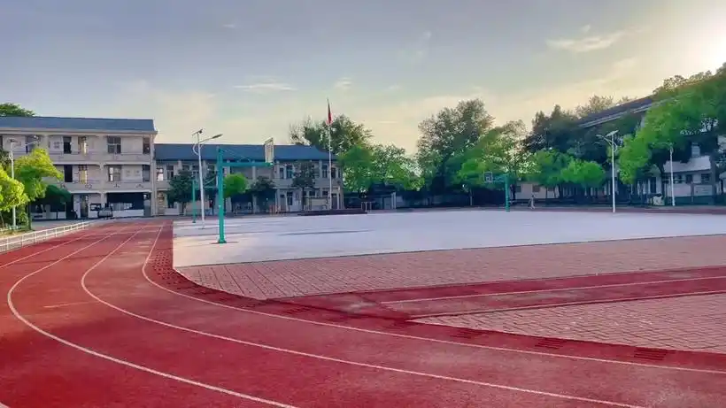 所以,你什么时候回来看看你的青春呢?#校园 #学校风景