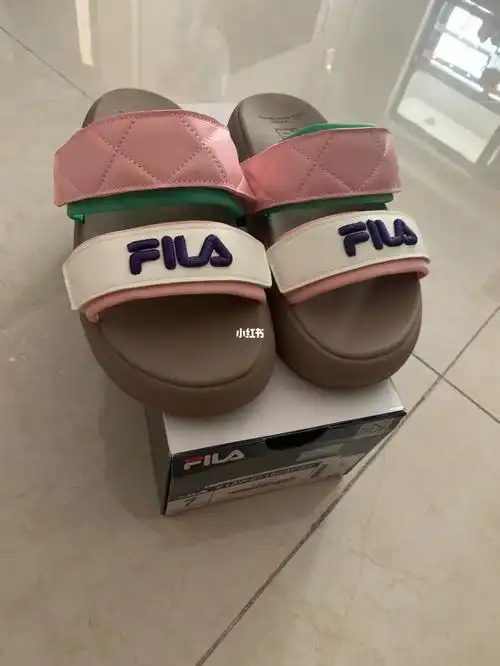 斐乐甜甜圈拖鞋