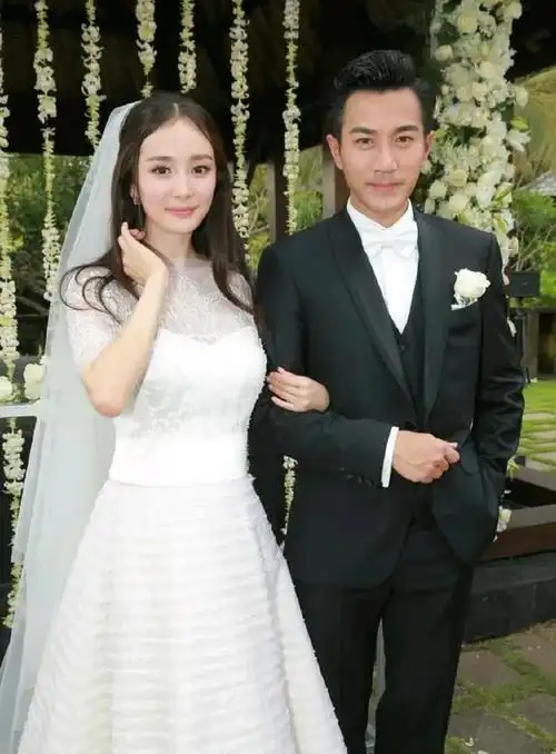 杨幂高调晒婚纱照!一袭白色婚纱宛若仙女