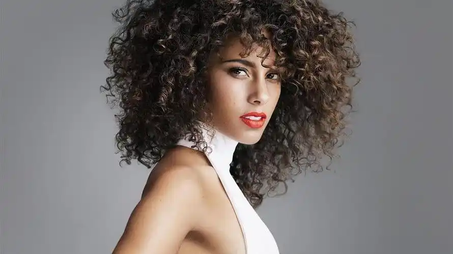 最美的黑白混血是不是枪姐?