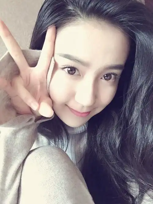 妙龄女子许龄月漂亮可爱