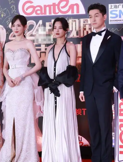 品质盛典红毯:关晓彤紧绷,张雨绮大胆,董洁端庄,唐嫣满身钻|女明星