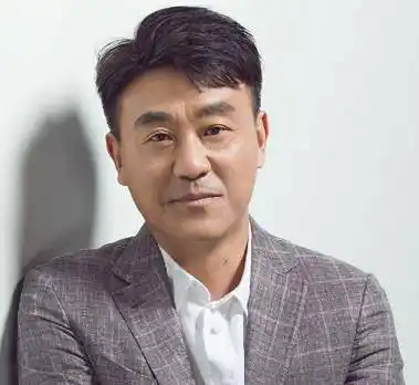 60后男艺人何冰,演技精湛被称老戏骨,但他却不喜欢这个称呼?