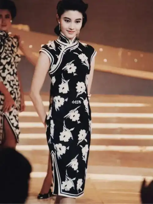 港星  #旗袍  #女神  #李嘉欣  #港姐  #陈淑兰  照片来自网友投稿