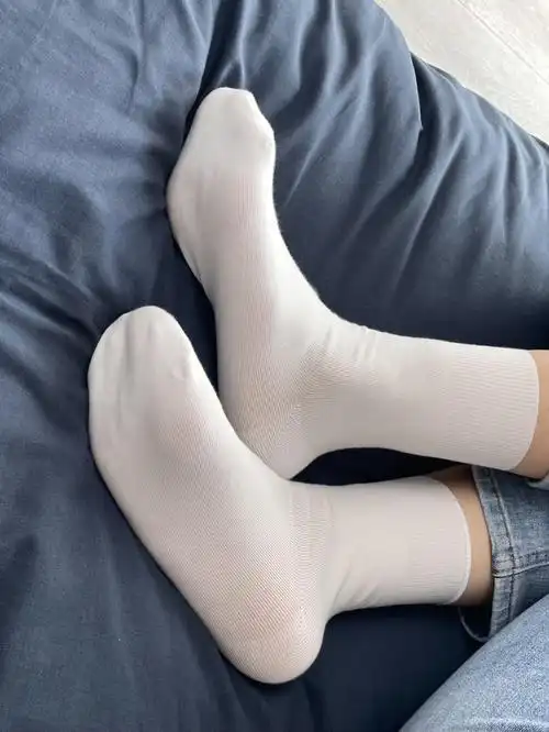 家人们不会只有我喜欢收集白袜子吧01